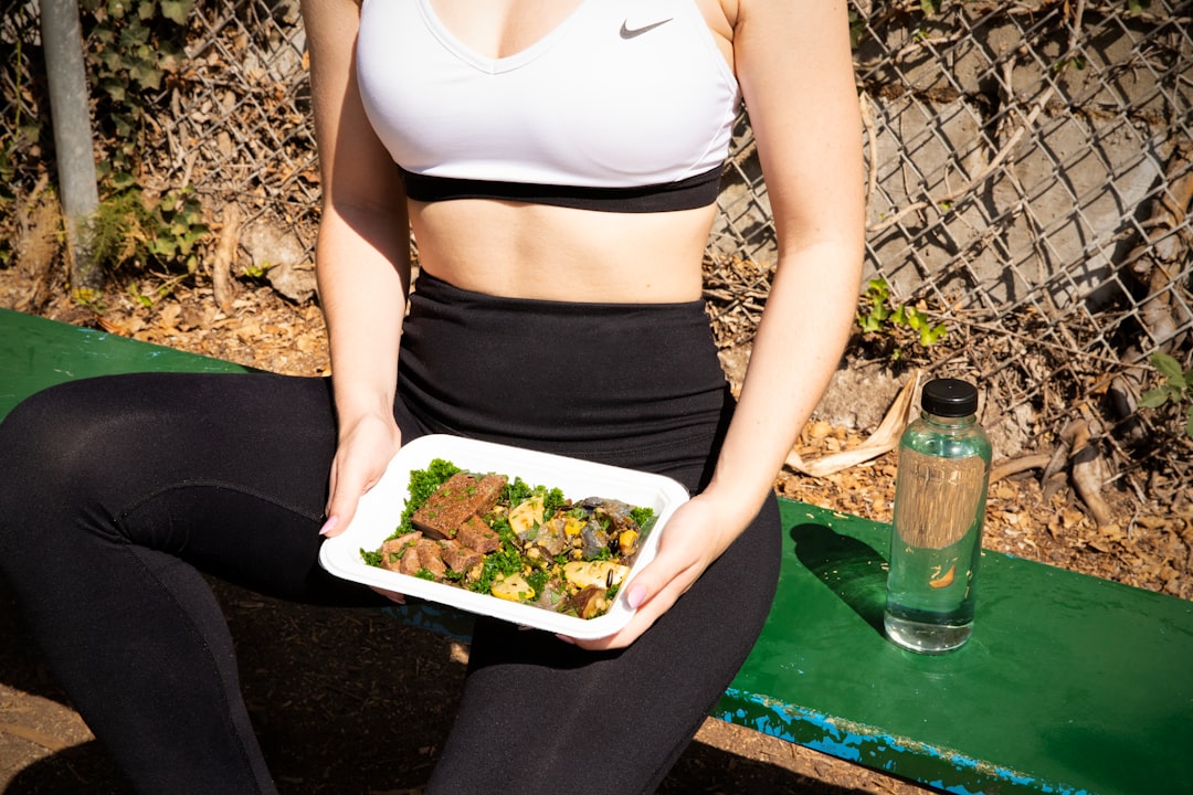 Document de plan nutritionnel détaillé pour sportif avec analyse des micronutriments et apports caloriques journaliers