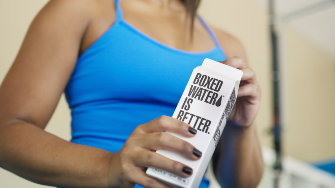 Sportif en séance de suivi nutritionnel, montrant résultats positifs après accompagnement en micronutrition