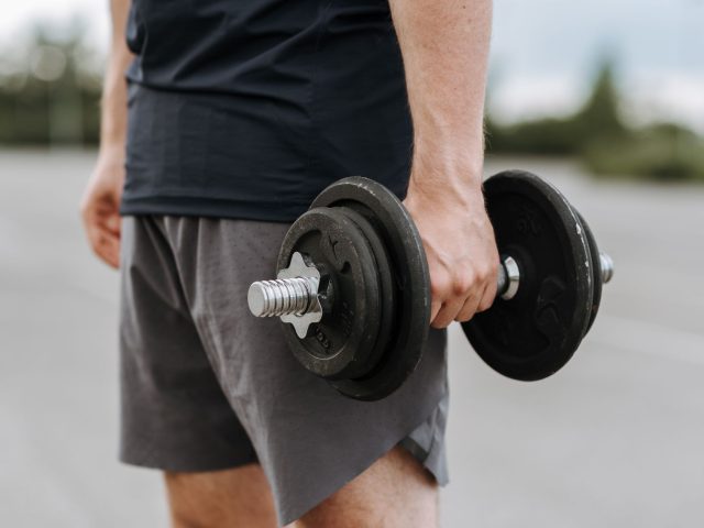 Comment l’IA révolutionne votre séance de musculation à domicile